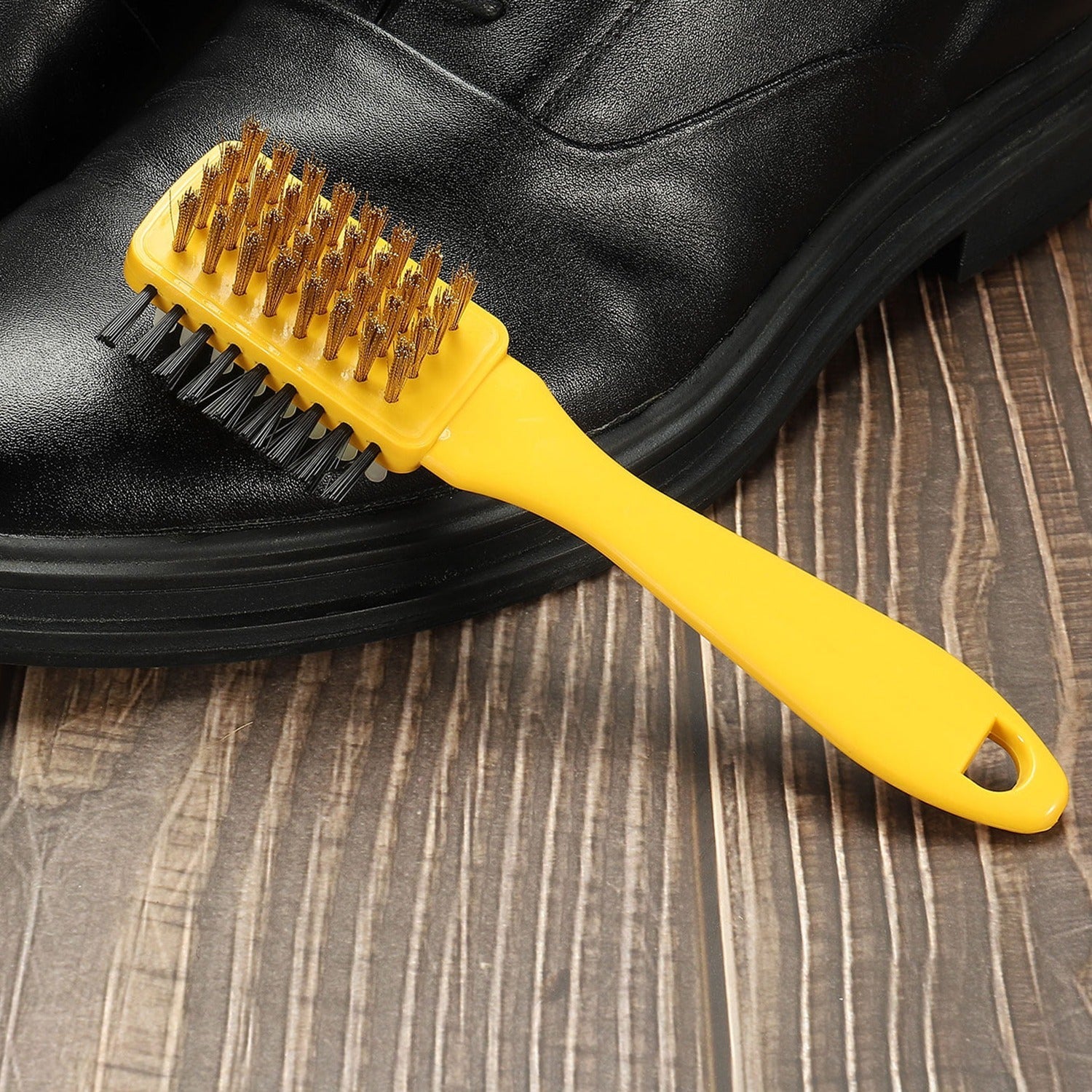 Portable 3-side shoe brush for cleaning suede and rubber shoes, multifunctional and durable. Portable 3-side shoe brush for cleaning suede and rubber shoes, multifunctional and durable.